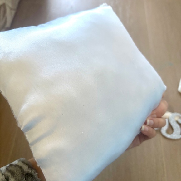 Ring Pillow and Mr & Mrs Signs - Picture 3 of 5